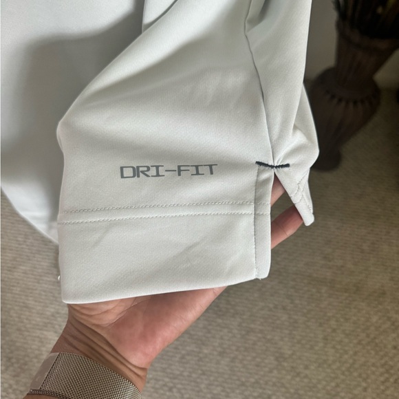 Seattle Seahawks Mens Nike Dri-Fit Gray Sideline Short Sleeve Shirt V-Neck M NWT - Picture 5 of 7